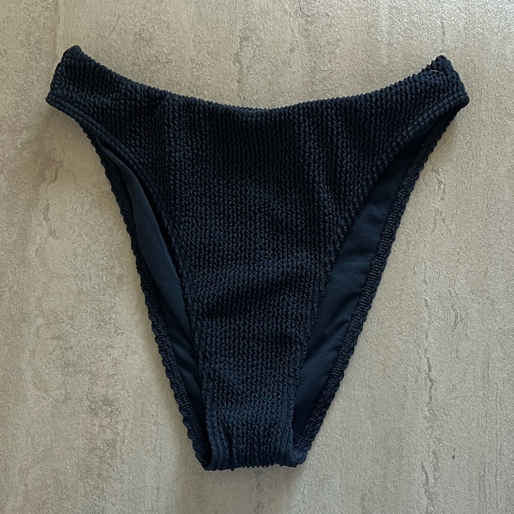 {Abercrombie & Fitch} Brand New Mid Rise High Leg Bikini Bottoms